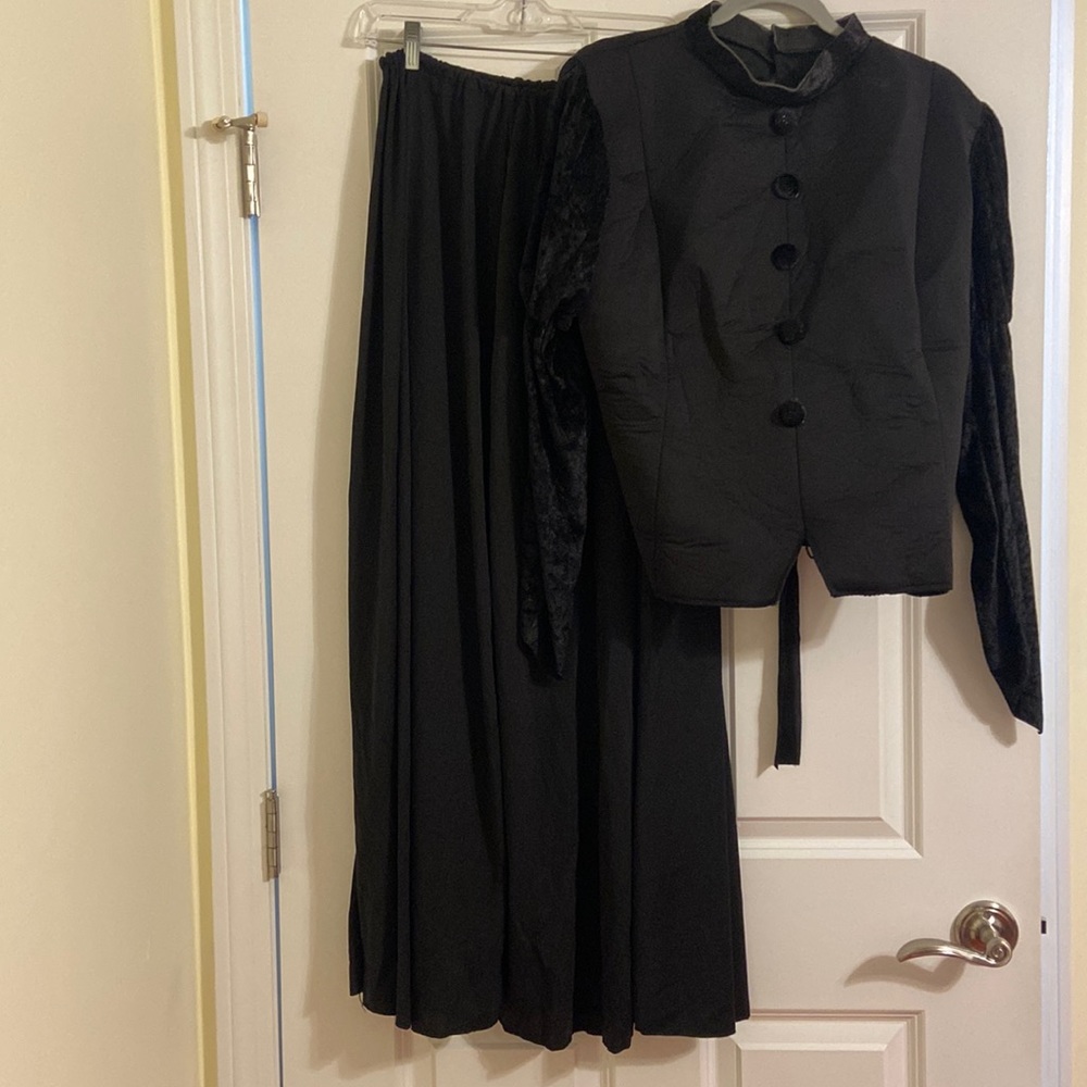 Women’s classic witch costume